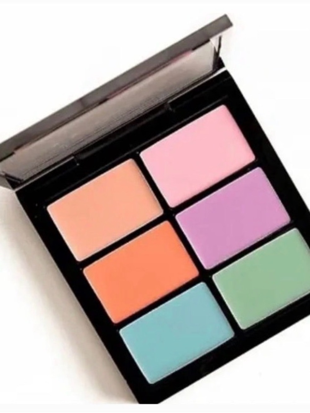 M.A.C. Who’s the DJ Lipstick Pallet
